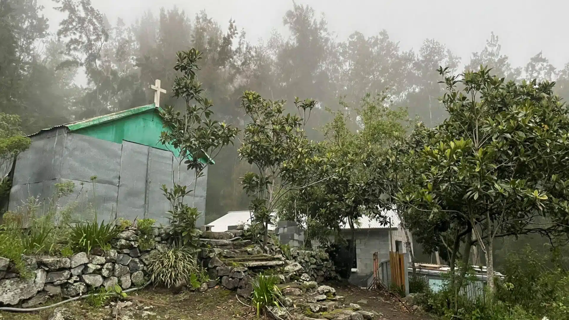 L’église jette un parpaing dans la mare