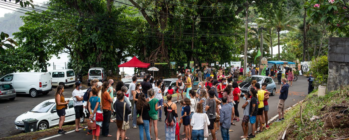 Manifestation pour préserver l'accès aux jardins de Manapany le 15 novembre 2020. (Crédit photo : Collectif des usagers des Jardins de Manapany)