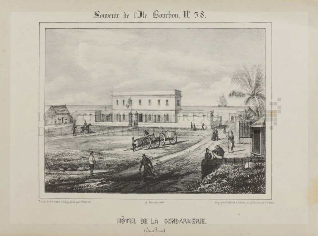 Souvenir de l’Ile Bourbon, N°38. Hôtel de la Gendarmerie (Saint Pierre) / Dessiné d’après nature et lithographié par A. Roussin. – Saint-Denis (Bourbon), rue du Barachois n° 47 : [Imp.] lithogr. A. Roussin et Dureau, 12 novembre 1847. - 1 est. : lithogr., en noir ; 15 x 20,5 cm (im.), 23,5 x 32,5 cm (f.).