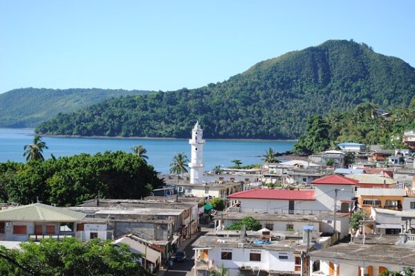 La LDH dépose plainte contre un élu de la République qui appelle au meurtre des jeunes comoriens à Mayotte