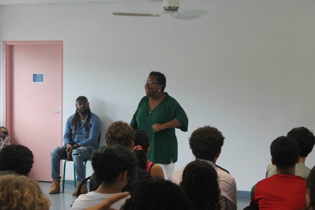 Le théâtre forum de Delixia Perrine au lycée de Vincendo à l'occasion du 8 mars 2023.