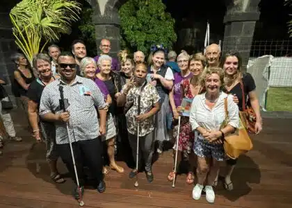 pièce de théatre Opérapiécé avec Aurore Bouston et Marion Lépine Vincent Carenzi à l'accordéon en présence des aveugles malvoyants de l'association Valentin Haüy et des souffleurs