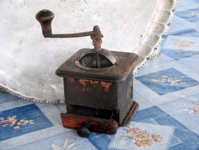 Le moulin à café à manivelle