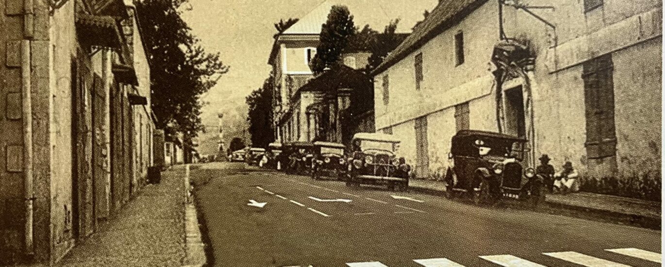 Avenue de la Victoire, Saint-Denis, Fonds Privé Jean-François Hibon de Frohen, ©Gaston Daudé. Série de cartes postales K. Goulas