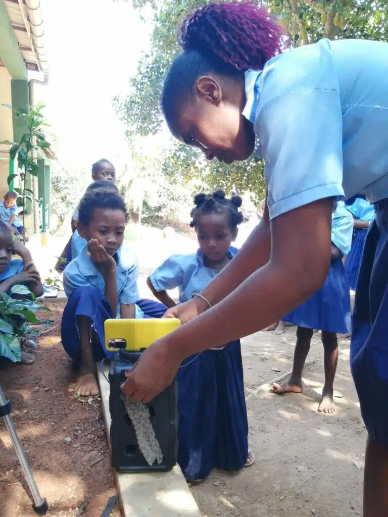 école de Nosy Iranja Madagascar, Anicette Zafimina. photo Jéromine Santo-Gammaire