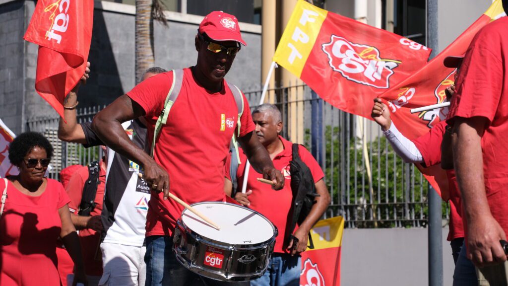 manifestation contre retraite à 64 ans saint-pierre 6 juin 2023