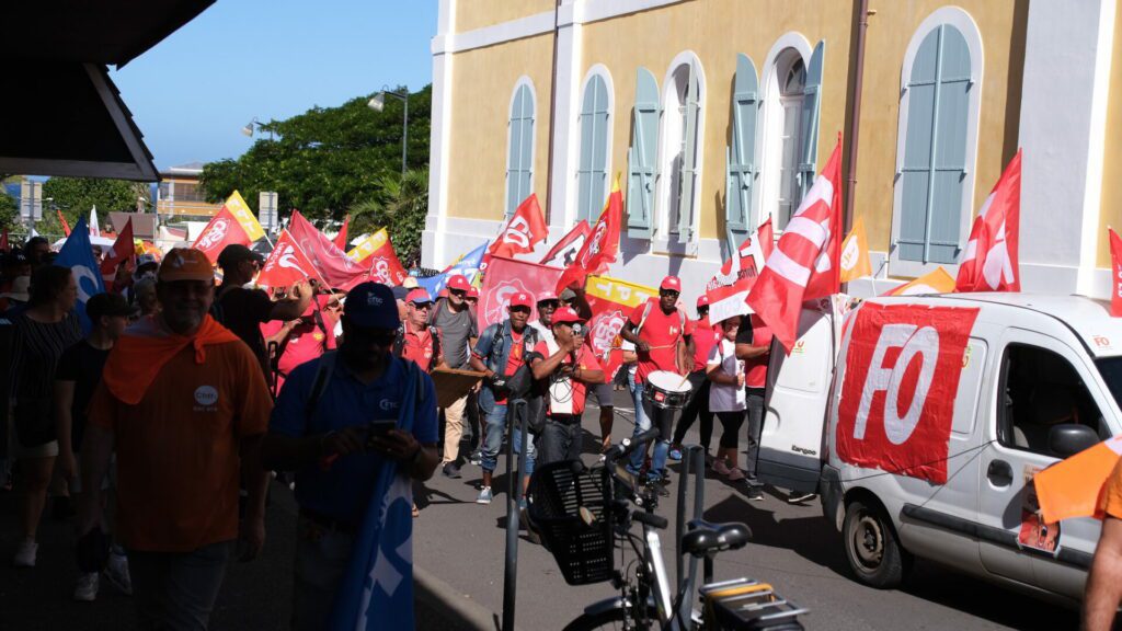 manifestation contre retraite à 64 ans saint-pierre 6 juin 2023