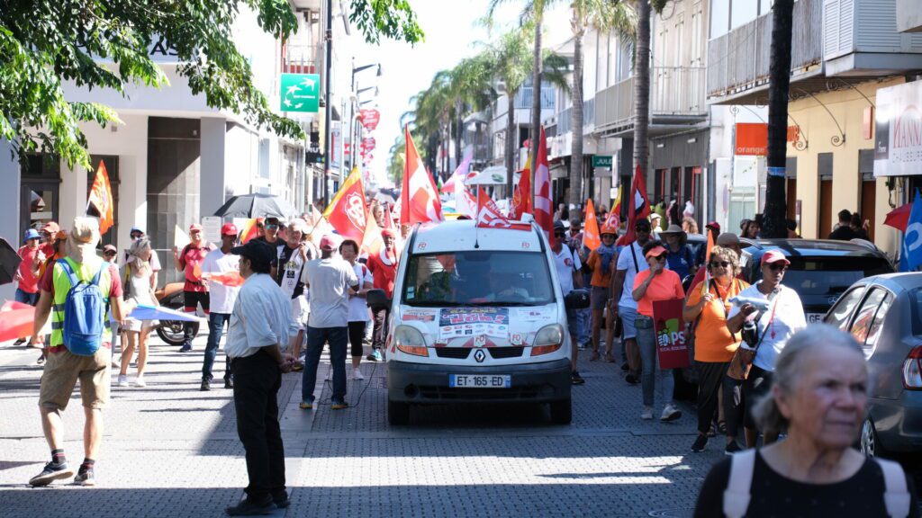 manifestation contre retraite à 64 ans saint-pierre 6 juin 2023