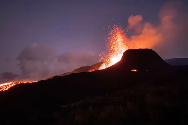 [Volcan] Plus de dix jours d’éruption