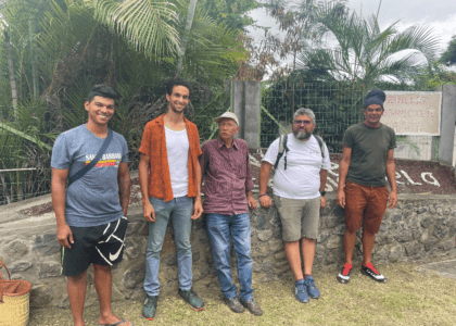 Tiers lieu Bwa de Senteur. Photo avec Mr Raymond Lucas et l’association les « Amis des Plantes et de la Nature » - 7 Déc. 2023