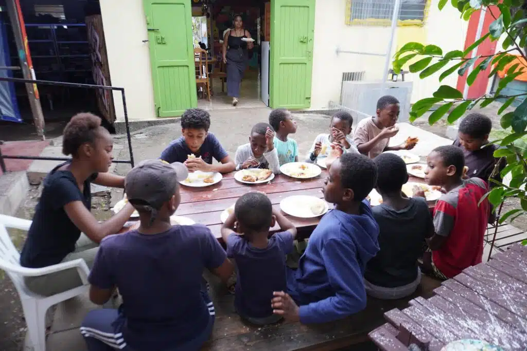 L'association la Kaz'Artous basée au Butor à Saint-Joseph accompagne les jeunes du quartier.