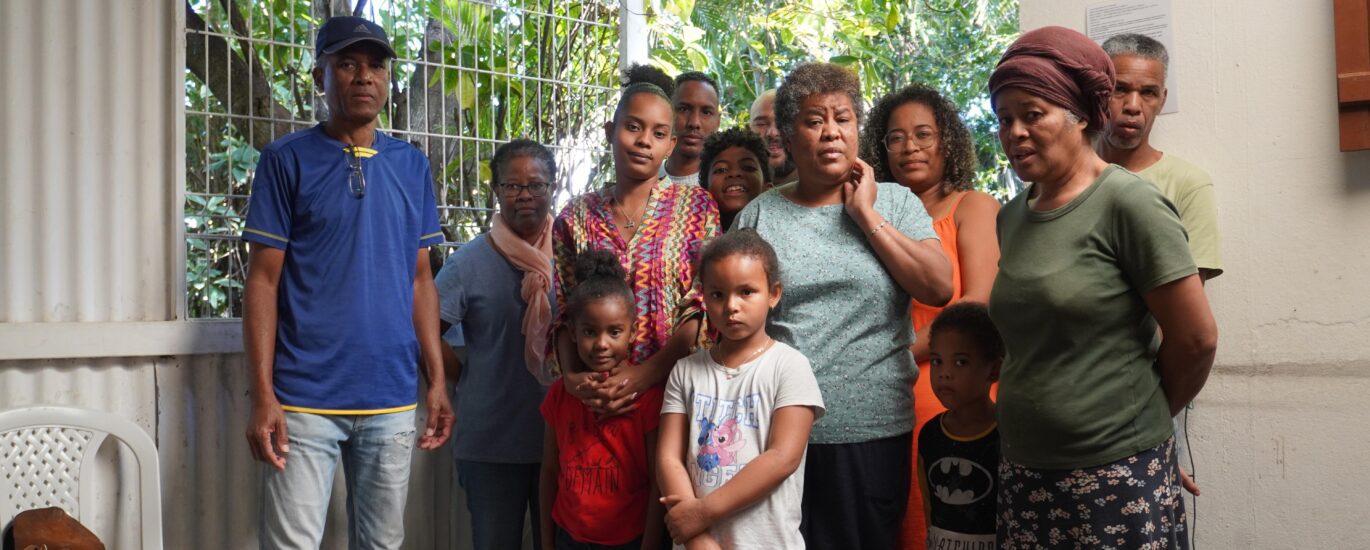 La famille Rallots, expulsée de chez elle à Ravine Blanche à Saint-Pierre depuis le 25 avril 2024 vit toujours sur les lieux. (Photo SF)