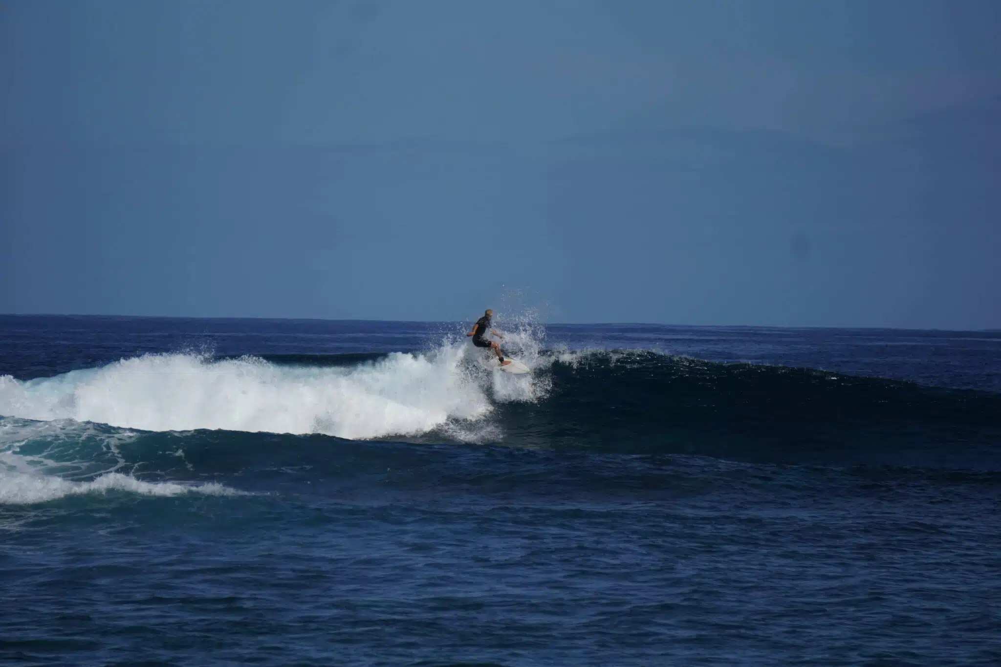 Surf mer océan vague gauche de Saint-Leu