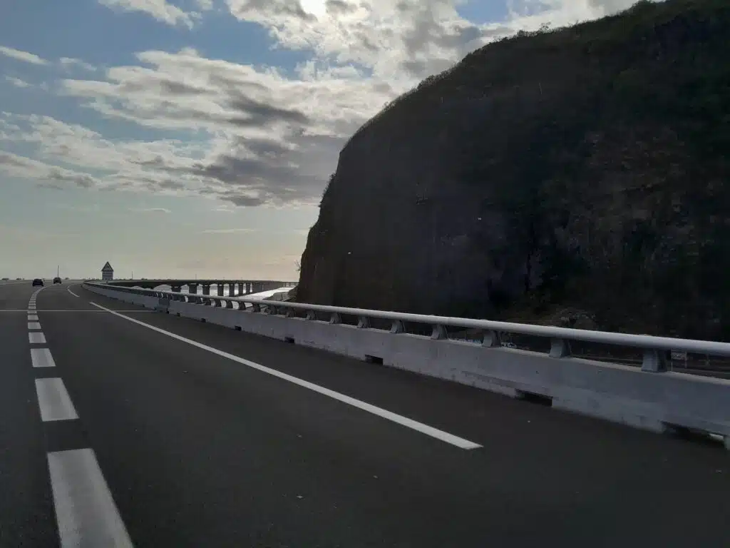 Le viaduc est-il posé sur un sol "plus flasque que prévu" ?