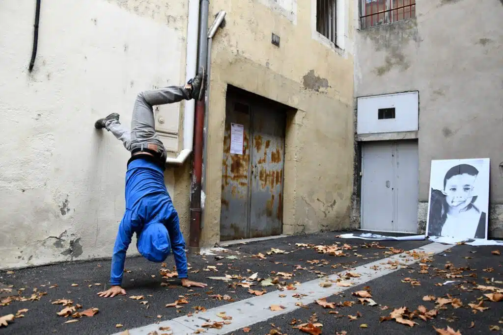 Autrement qu'ainsi Cie Yann Lheureux (France) Cie Danse en l'R festival des Arts de la Marge