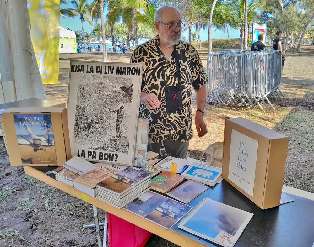 Le salon du livre Zarlor organisé par Komkifo s'est tenu à l'Etang-Salé le dimanche 20 octobre. Il a attribué son prix à Nathalie Valentine Legros pour son livre Bourbon Mystère.