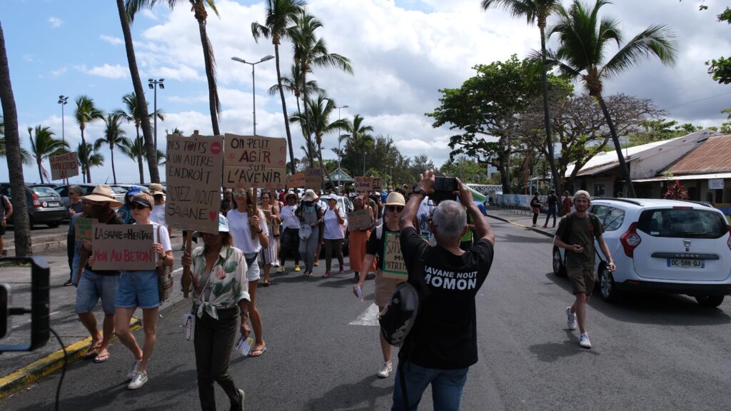 Manifestation Protège nout savane Saint-Paul