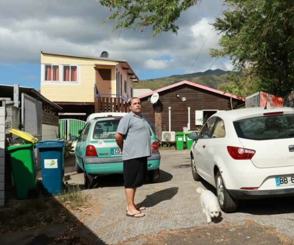 Karl Bomela, un cadre de la mairie de la Possession escroque ses voisins.