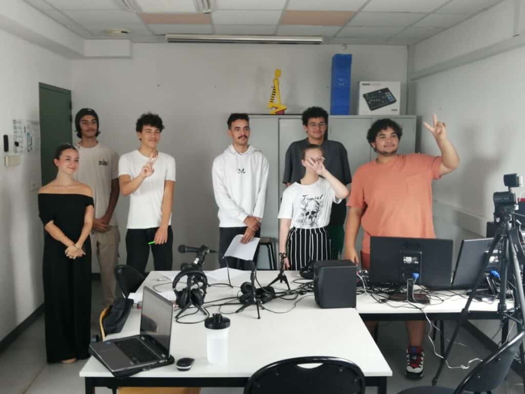 Première émission de la webradio du lycée de Vincendo le 30 octobre 2024, V. Waves.