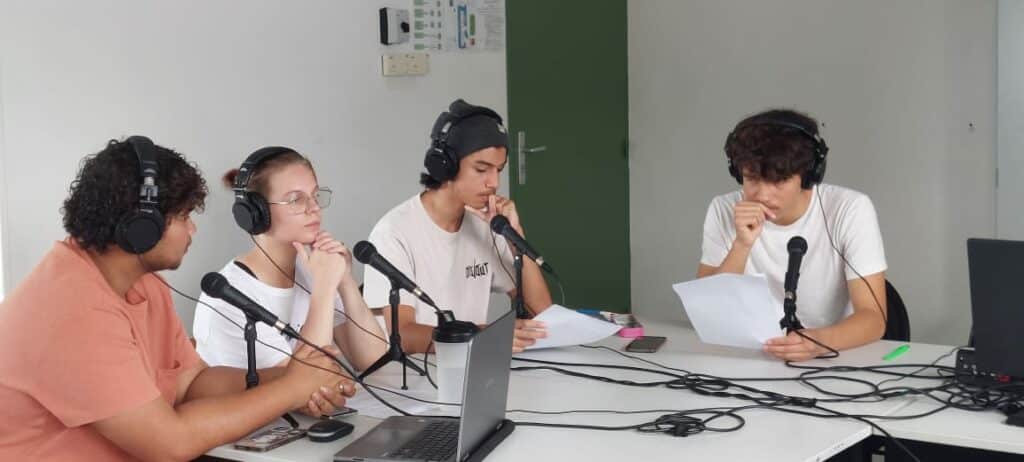 Première émission de la webradio du lycée de Vincendo le 30 octobre 2024, V. Waves.