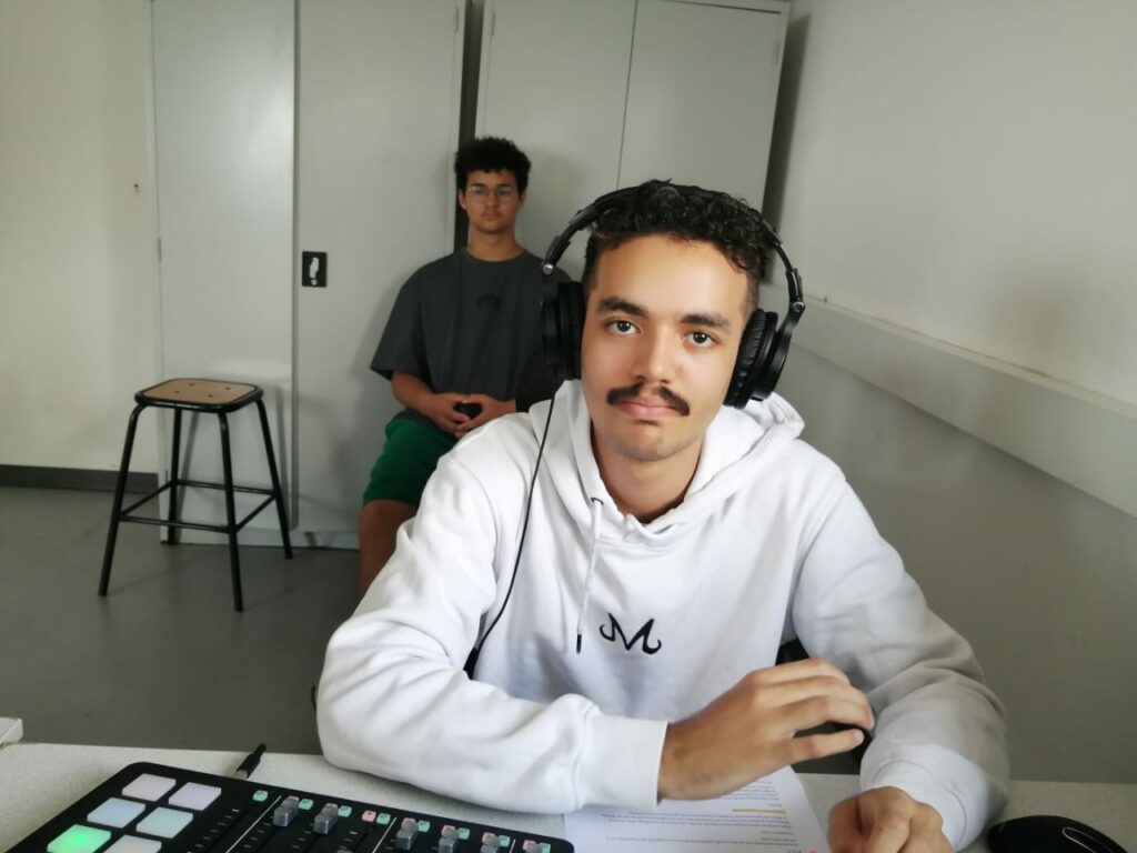 Première émission de la webradio du lycée de Vincendo le 30 octobre 2024, V. Waves.