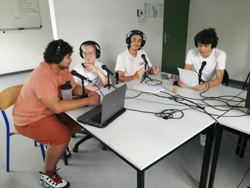 Première émission de la webradio du lycée de Vincendo le 30 octobre 2024, V. Waves.